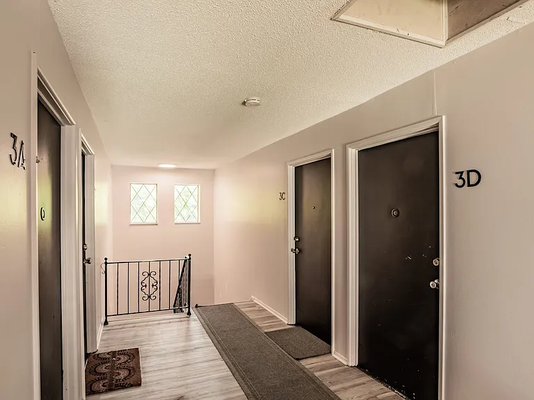Waldo Plaza Apartments — Photo 1