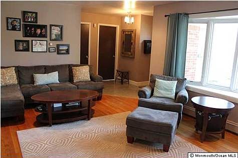 3rd image of 10 Brookside Ct