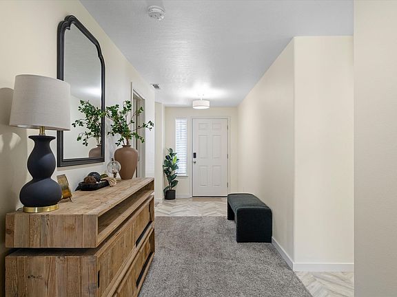 4th image of 2949 Leavenworth Ln