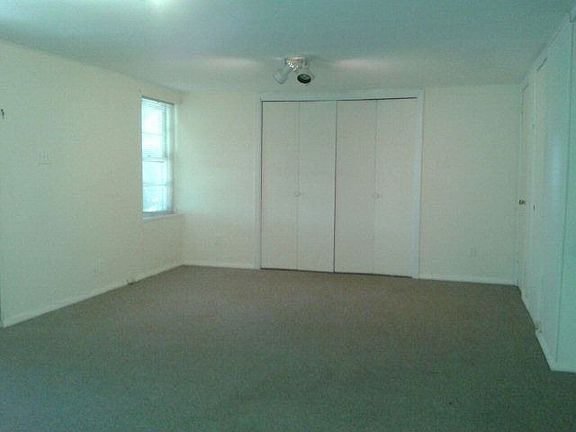 4th image of 605 Willow Creek Dr