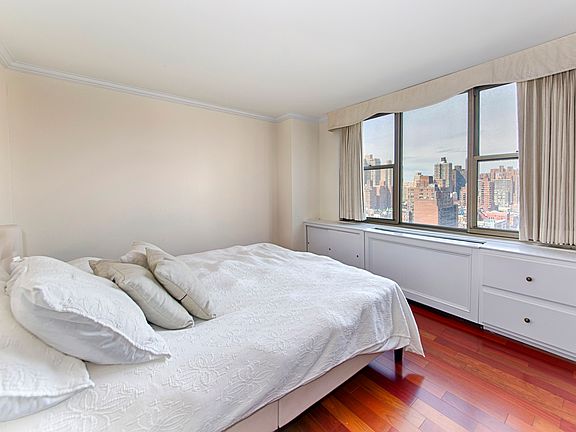 4th image of 301 E 79th St APT 22F