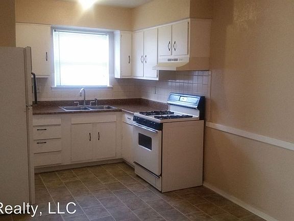 4th image of 11531 Lexington Ave APT A