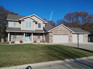 2008 John Dr, Mahomet, IL 61853