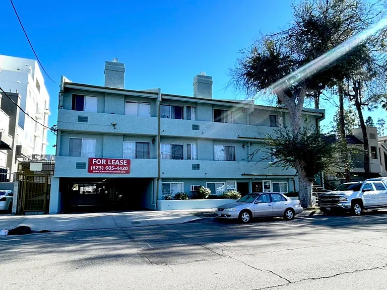 Independence Apartments — Photo 16