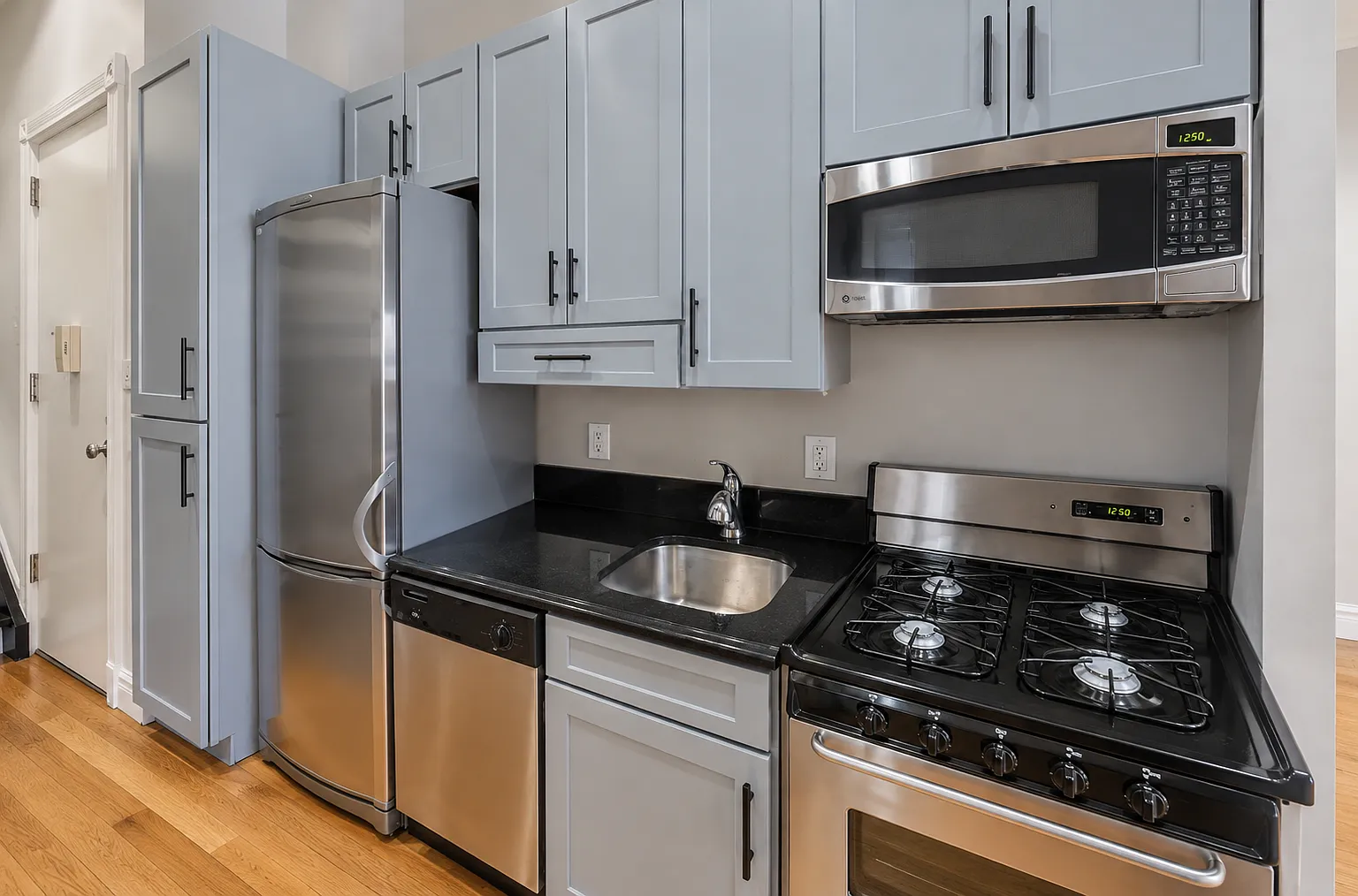 450 West 50th Street — Photo 4