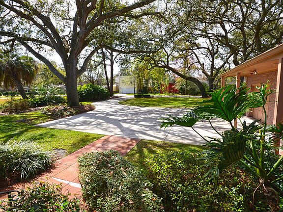 3rd image of 4243 Venetia Blvd