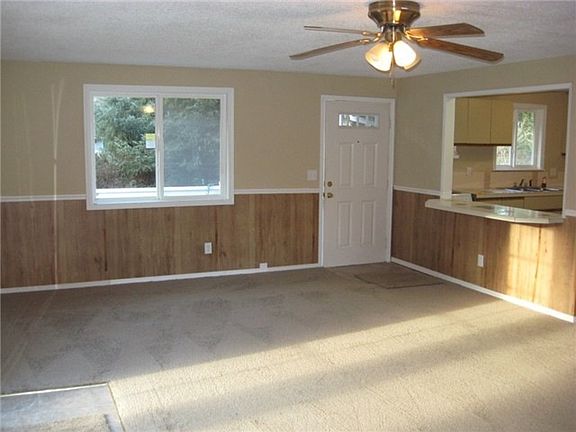 5th image of 998 Discovery Ave SE