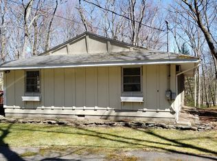 129 Basswood Dr, Lords Valley, PA 18428