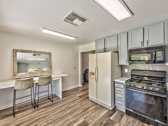 4th image of 640 Whispering Palms Dr