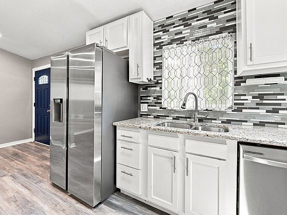 5th image of 251 N Hooker St