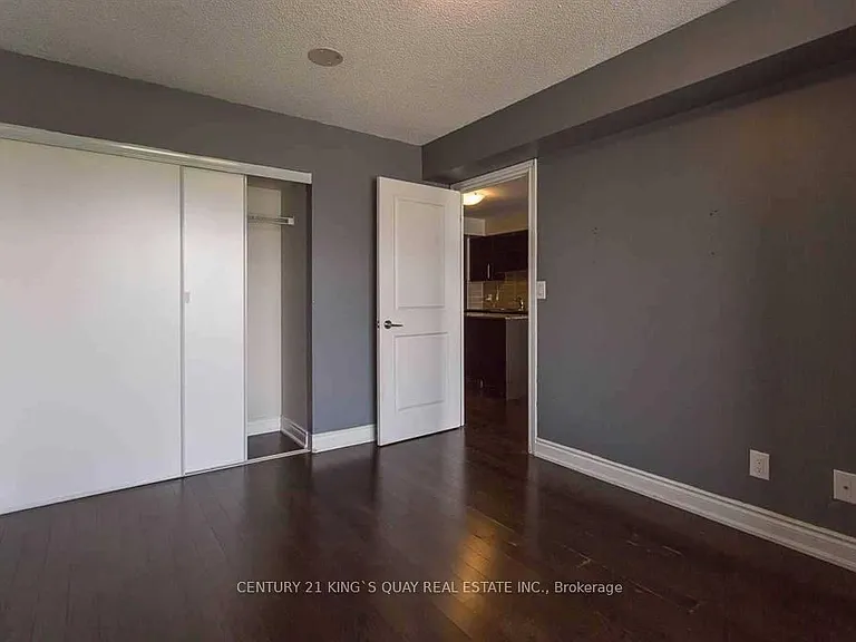 233 S Park Rd #806 — Photo 5