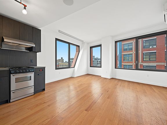 3rd image of 123 Melrose St APT 317