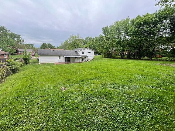 3rd image of 1031 De Pauw Dr