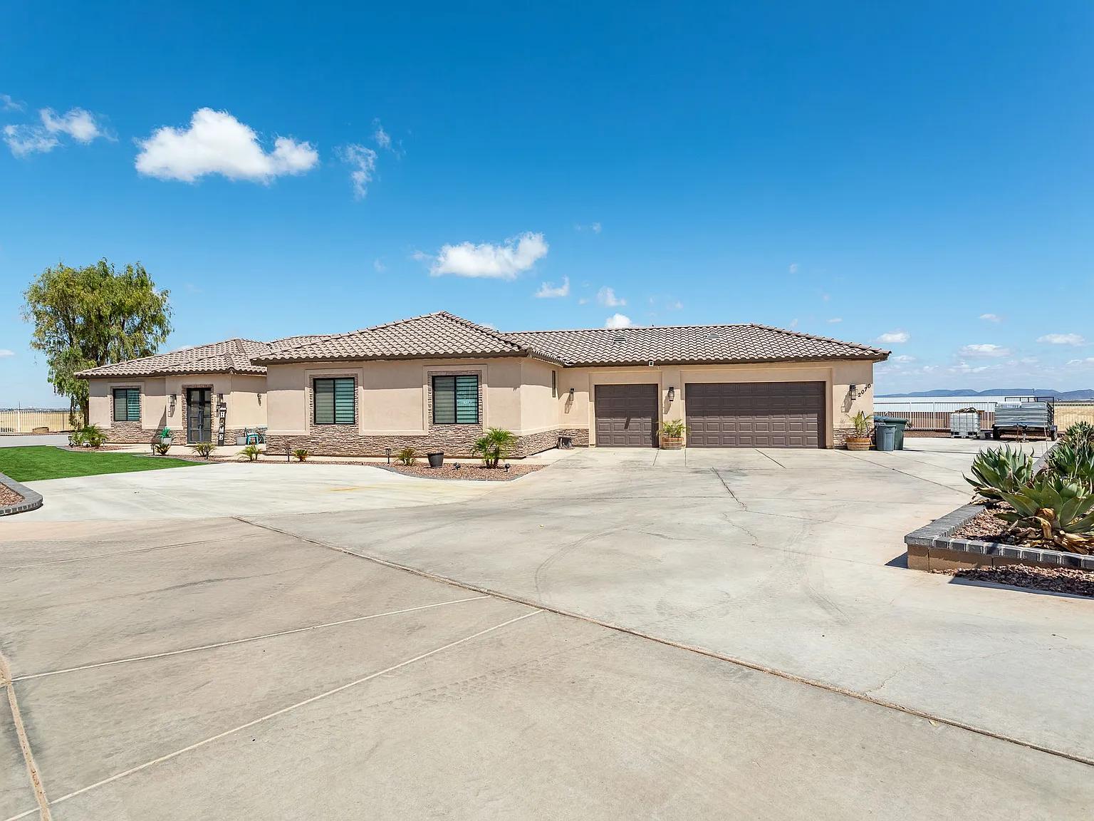 5 bed, 3251 sqft, $3,150 — Photo 1