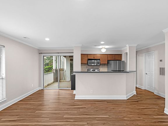 4th image of 2508 Cranbrook Ln APT 1