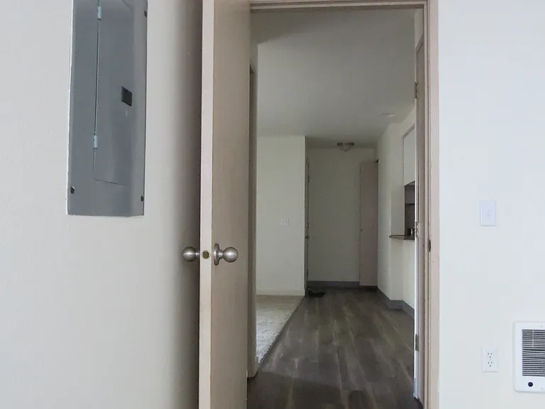 Chehalem Creek Apartments — Photo 16