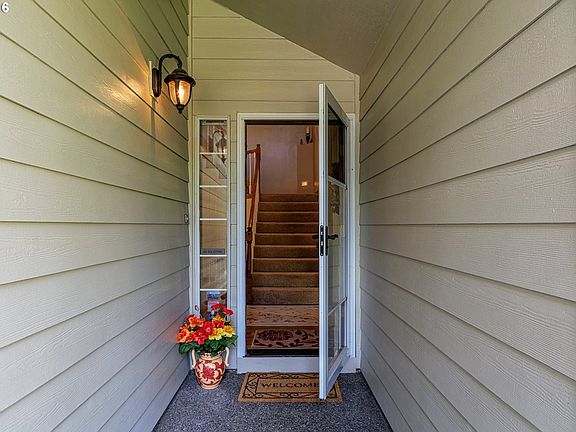3rd image of 16007 NE 15th St