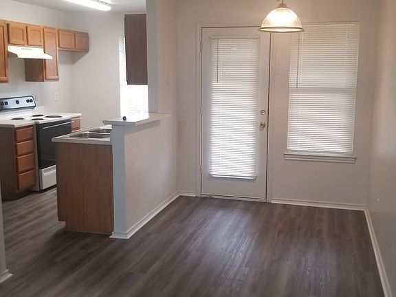 4th image of 5809 Redstone Dr #C