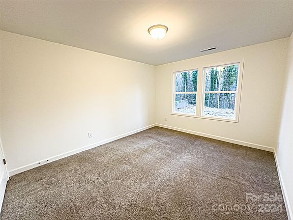 3rd image of 918 Brookwood Ct