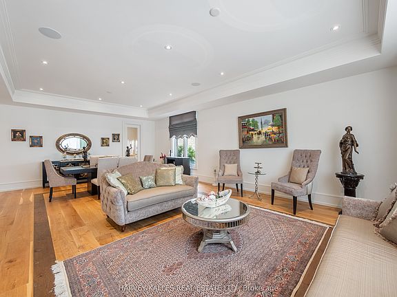 5th image of 267 Empress Ave