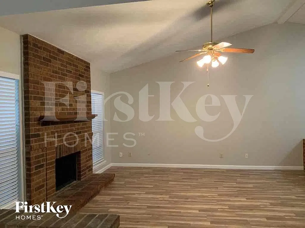 3 bed, 2.0 bath, 1945 sqft, $2,535 — Photo 3