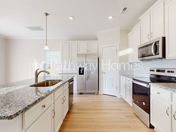 5th image of 206 Susannah St