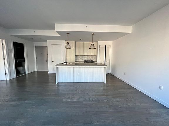 5th image of 125 Parkside Ave #7J