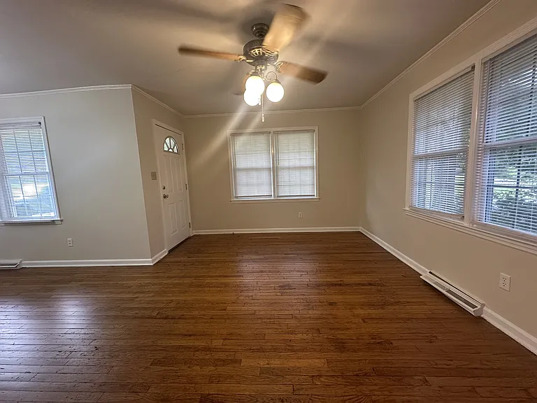 60 Oak Ave — Photo 7
