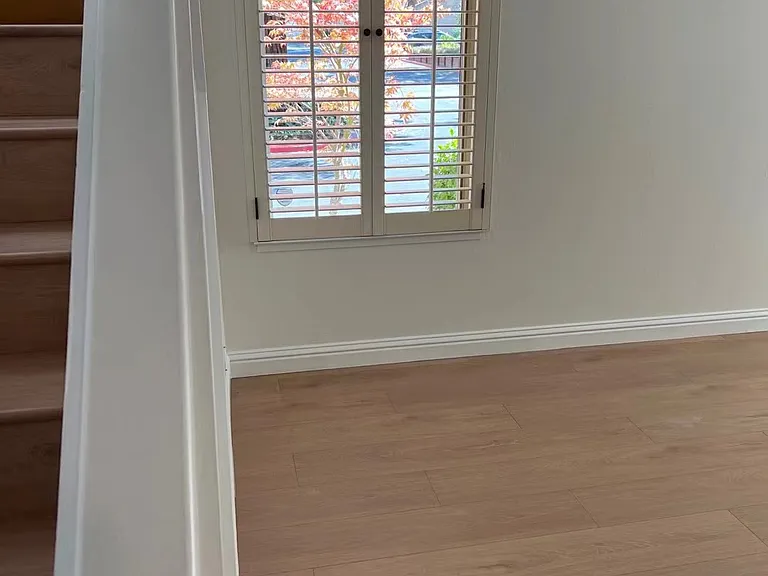 955 Lakeshire Ct — Photo 3