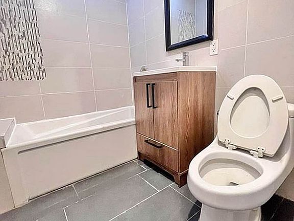 5th image of 70 Kosciuszko St APT 1H