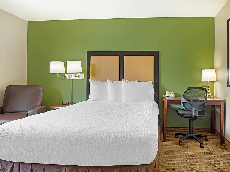 Studio Suite - 1 Queen Bed