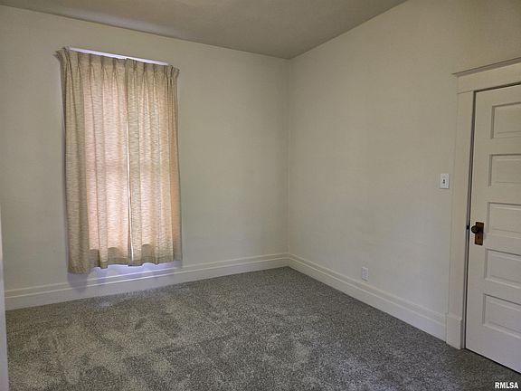 5th image of 301 E Summit St