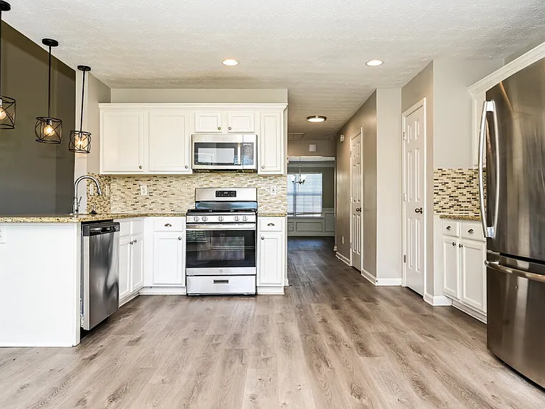 204 Biltmore Way — Photo 6