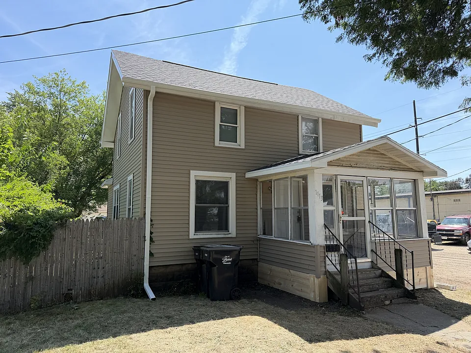 1113 Hackett St