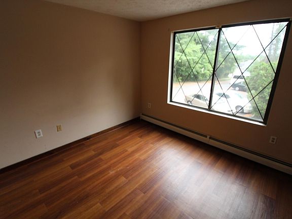4th image of 5 Regan St #4