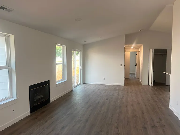724 SE 135th Ct — Photo 4