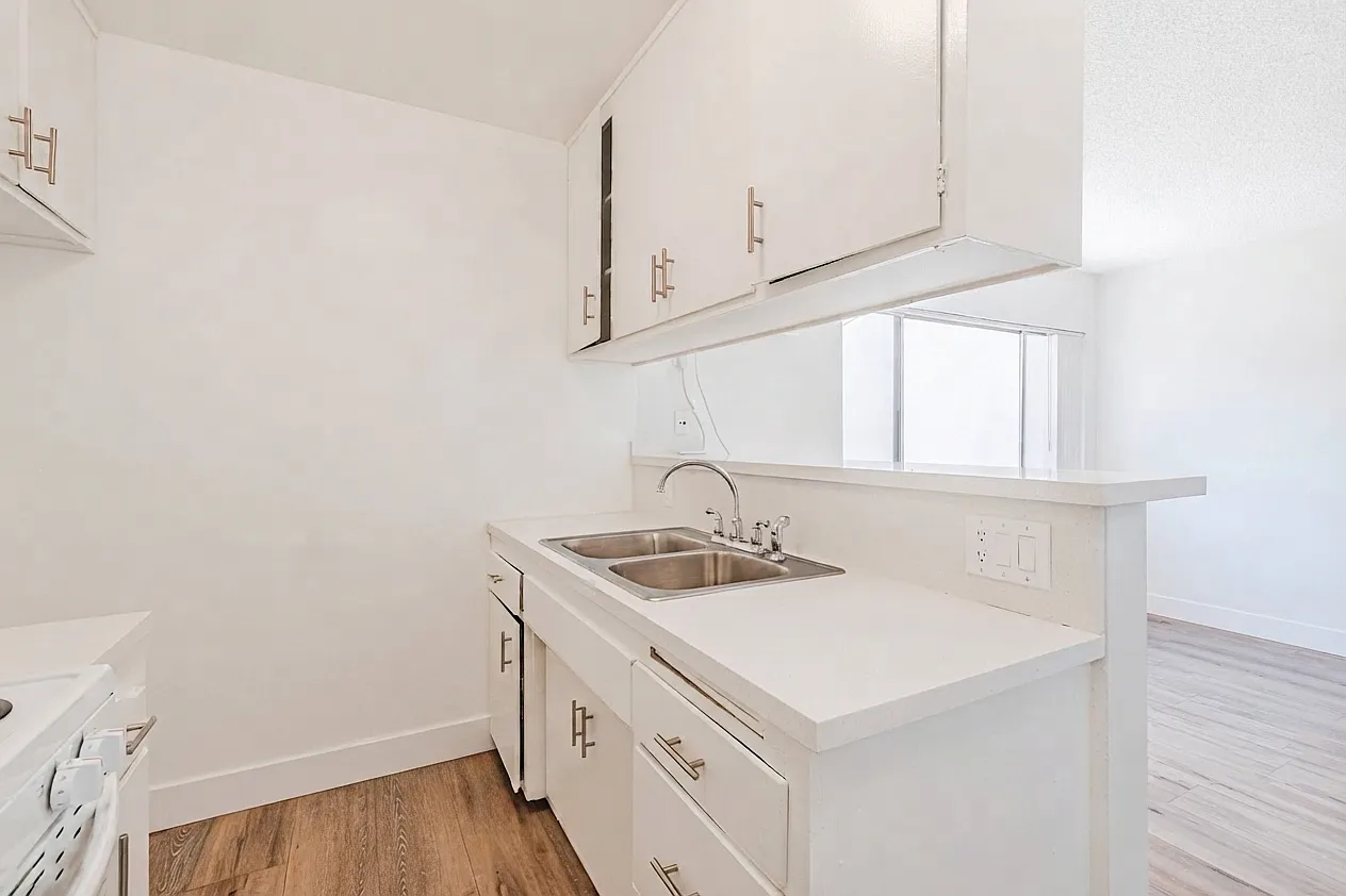 1 bed, 500 sqft, $1,799 — Photo 2