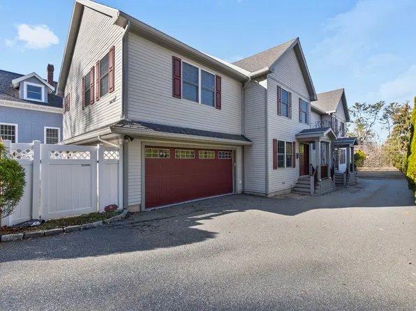 56 Summer St #A, Manchester, MA 01944