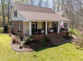 1423 Deerwood Dr, Burns, TN 37029