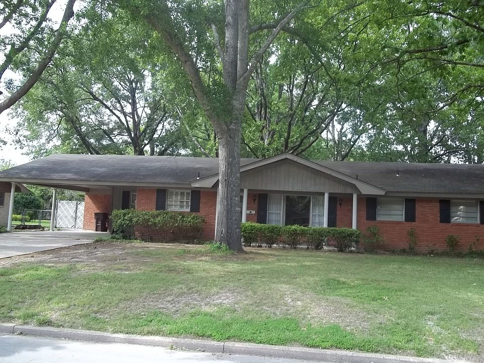 2nd image of 2305 W 40th Ave