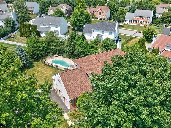3rd image of 1110 Monroe Drive