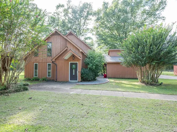 47 Whispering Pines Cir, Starkville, MS 39759