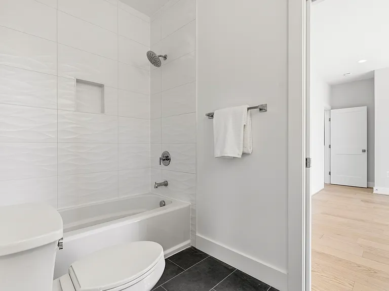6806 Farragut Ave — Photo 32