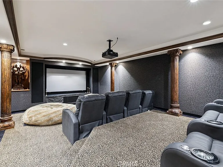 215 S Poinsettia Ave — Photo 36