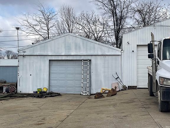 3rd image of 203 W 10th St