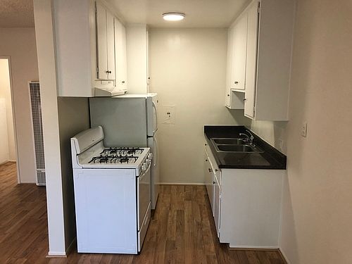 3rd image of 4112 Grandview Dr #3