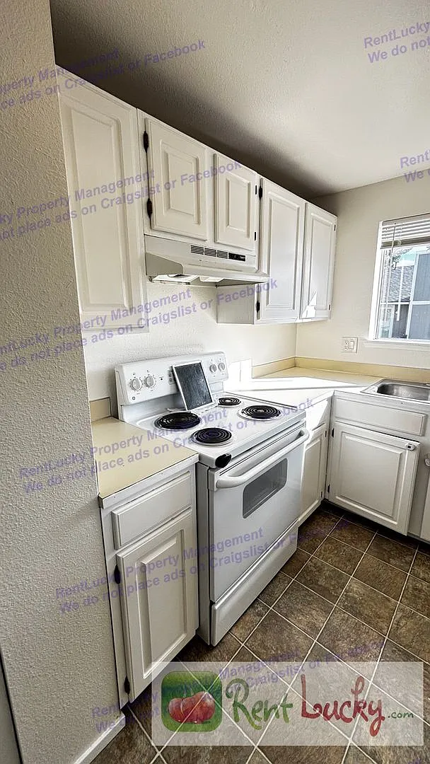 Cute 2-Bedroom Unit in Nice 4-plex in Great Enumclaw Location!! — Photo 4