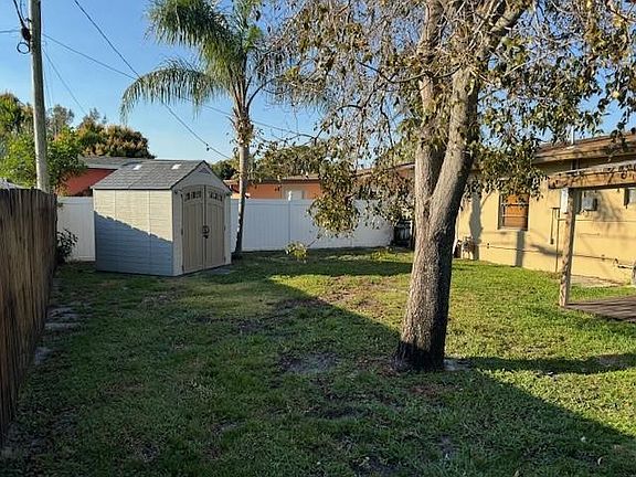 5th image of 2750 NE 10th Terrace
