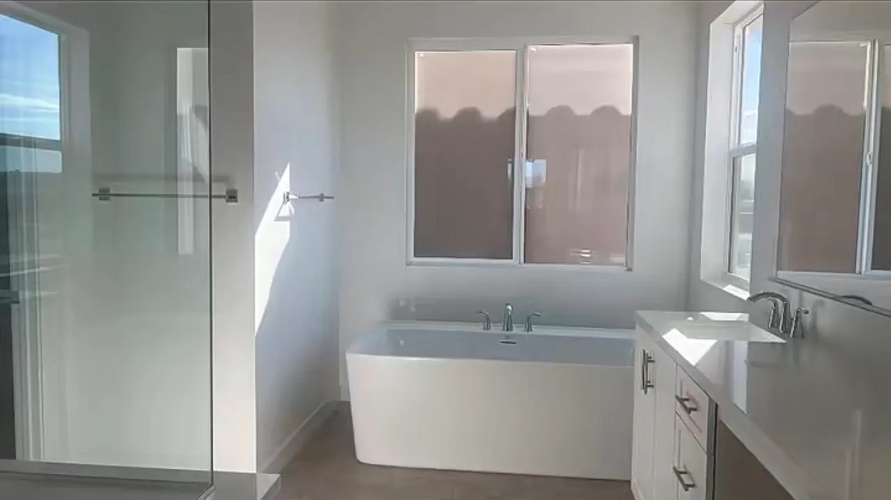 4 bed, 2386 sqft, $5,300 — Photo 2