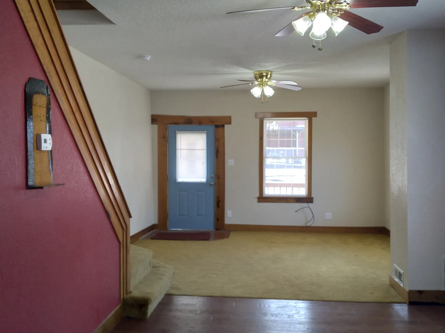 Large One Bedroom, 1.5 Bath — Photo 2